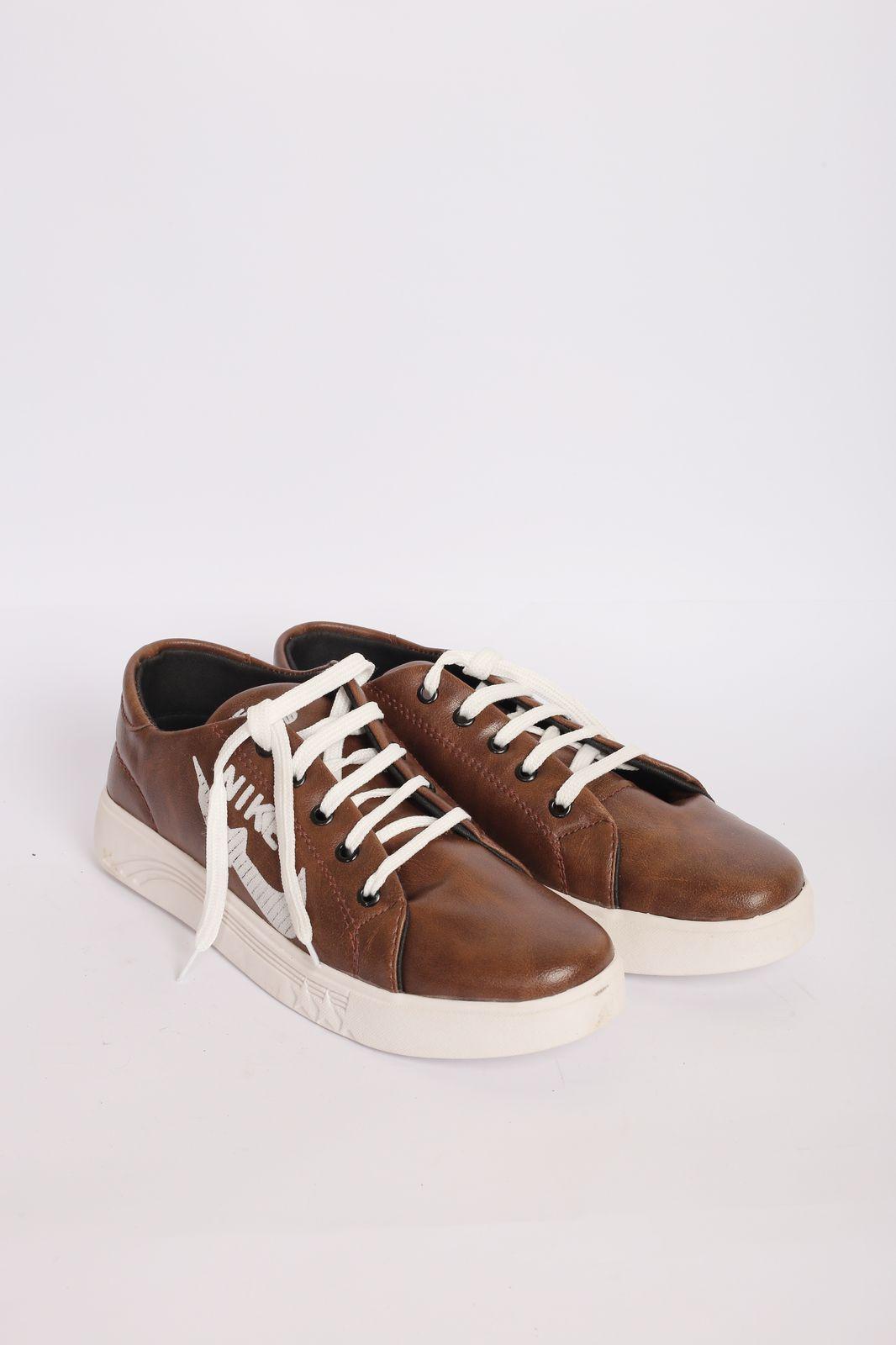 Stylish Men's Leather Sneakers