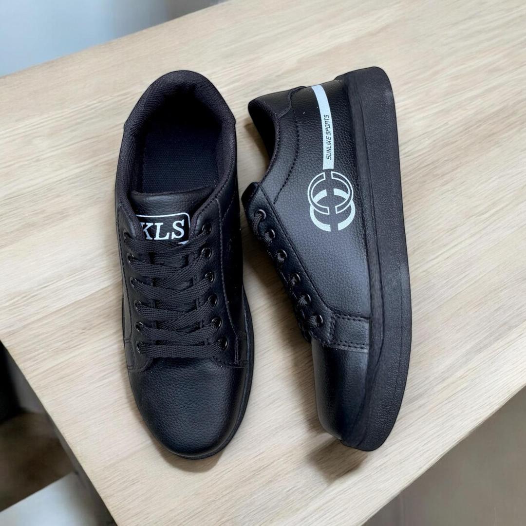 Stylish Men's Black Sneakers