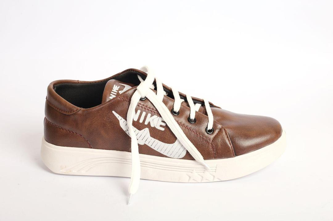 Stylish Men's Leather Sneakers