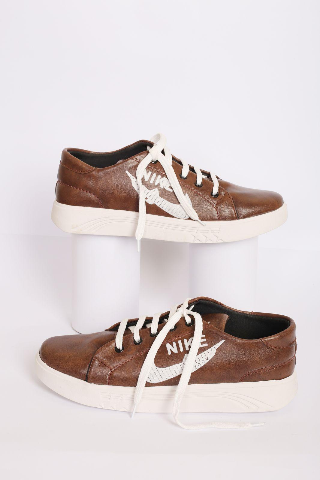 Stylish Men's Leather Sneakers