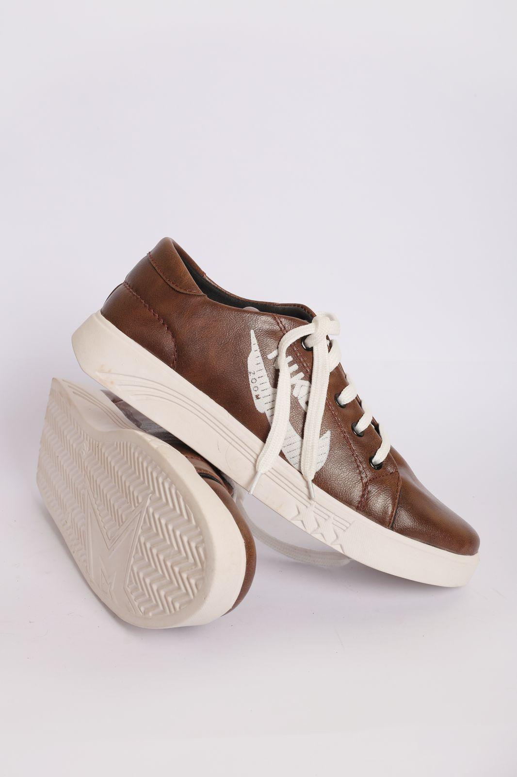 Stylish Men's Leather Sneakers